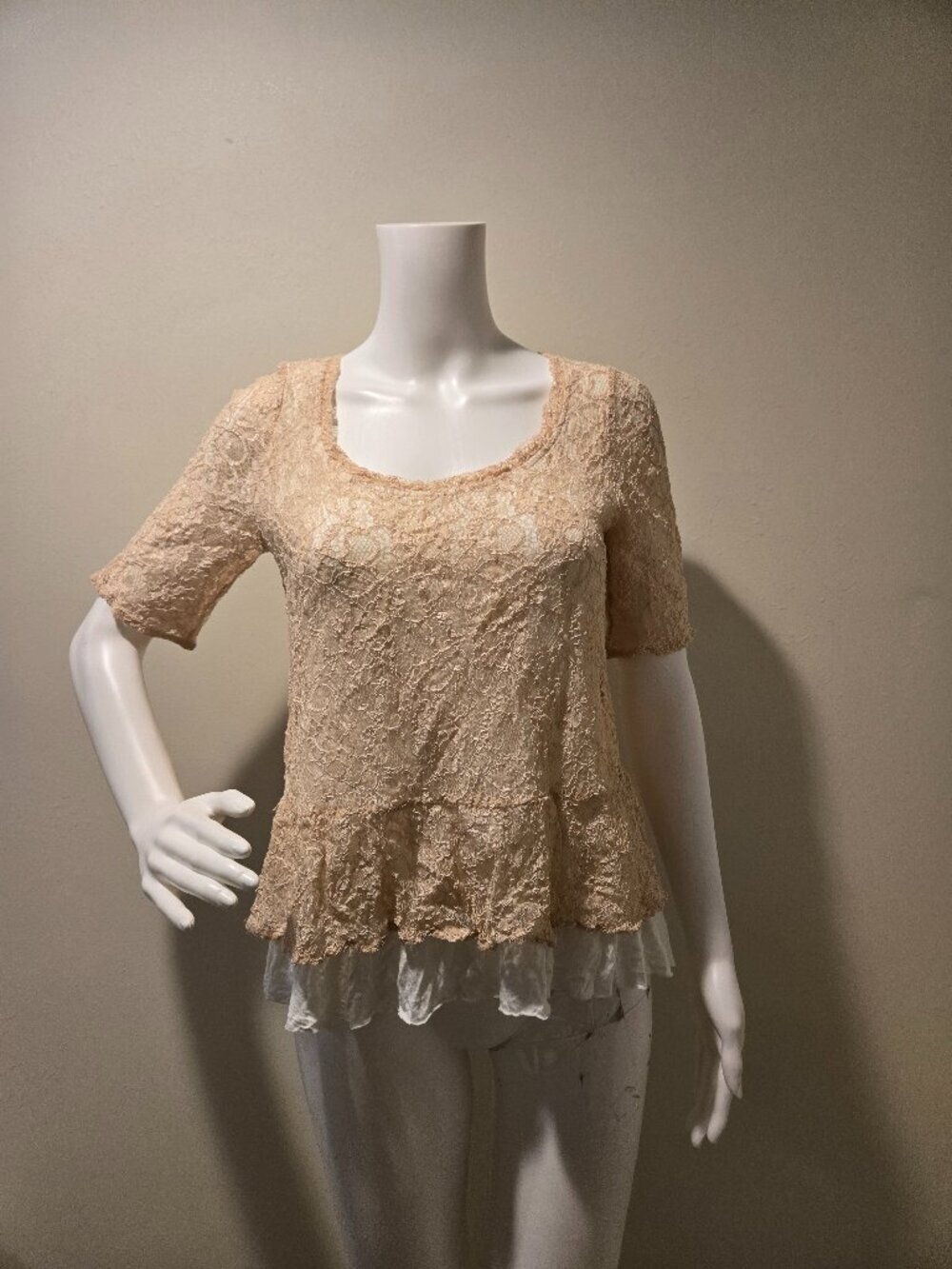 Deletta Anthropologie Tan Lace Short Sleeved Blouse S